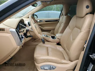 2014 Porsche Cayenne S z VIN WP1AB2A22ELA57038, wystawiony jako Copart lot #57652515 z przebiegiem 127 375 mil mil oraz Szkoda całkowita • Salvage title. Historia ofert i sprzedaży dostępna na DreamBid. Obrazek 7.