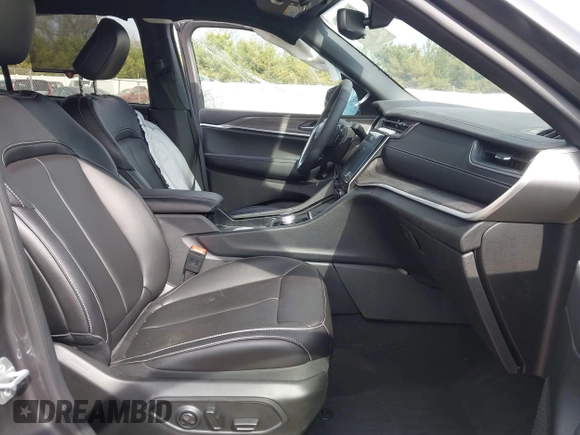 2024 Jeep Grand Cherokee Limited with VIN 1C4RJKBG6R8617895, listed as a IAAI auction lot 42084511 with 8,735 mi miles and . Bid and sale history available at DreamBid. Image 5.