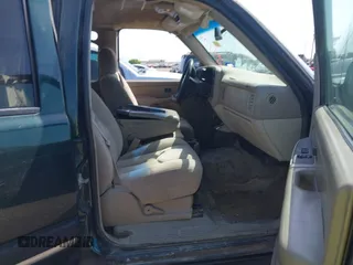 2004 Chevrolet Tahoe LS z VIN 1GNEC13V74J307523, wystawiony jako IAAI lot #41820407 z przebiegiem 237 728 mil mil oraz . Historia ofert i sprzedaży dostępna na DreamBid. Obrazek 5.