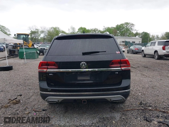 2019 Volkswagen Atlas SEL z VIN 1V2ER2CA2KC592691, wystawiony jako IAAI lot #42011478 z przebiegiem 57 628 mil mil oraz . Historia ofert i sprzedaży dostępna na DreamBid. Obrazek 16.