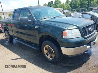 2005 Ford F-150 XLT z VIN 1FTPX14585NB32052, wystawiony jako IAAI lot #42589675 z przebiegiem 152 899 mil mil oraz . Historia ofert i sprzedaży dostępna na DreamBid. Obrazek 1.