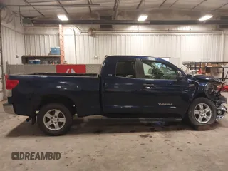 2010 Toyota Tundra z VIN 5TFUW5F10AX154651, wystawiony jako IAAI lot #42113722 z przebiegiem 225 372 mil mil oraz . Historia ofert i sprzedaży dostępna na DreamBid. Obrazek 14.
