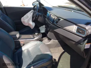 2019 Kia Niro EV EX Premium with VIN KNDCE3LG9K5015420, listed as a IAAI auction lot 41699570 with 37,619 mi miles. Bid and sale history available at carsss.com. Image 5.