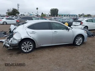 2013 Lexus ES 300h z VIN JTHBW1GG2D2009503, wystawiony jako IAAI lot #42429692 z przebiegiem 265 312 mil mil oraz . Historia ofert i sprzedaży dostępna na DreamBid. Obrazek 14.