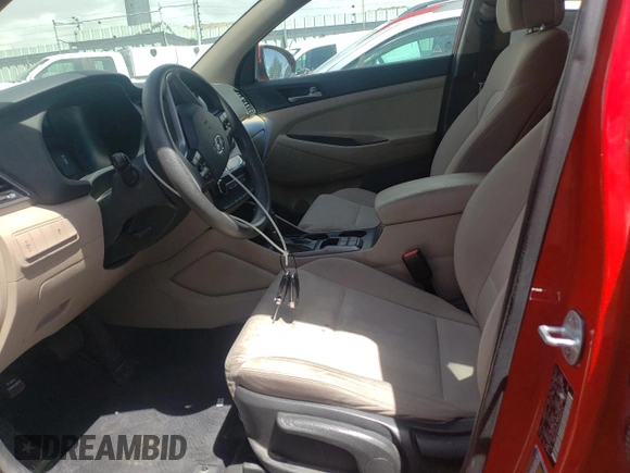 2018 Hyundai Tucson SE z VIN KM8J2CA44JU688429, wystawiony jako Copart lot #56484525 z przebiegiem 86 578 mil mil oraz Tytuł czysty. Historia ofert i sprzedaży dostępna na DreamBid. Obrazek 7.