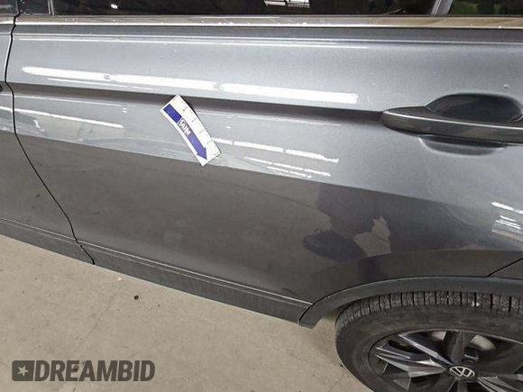 2024 Volkswagen Tiguan SE z VIN 3VV3B7AX3RM106966, wystawiony jako IAAI lot #42809081 z przebiegiem 32 302 mil mil oraz . Historia ofert i sprzedaży dostępna na DreamBid. Obrazek 10.
