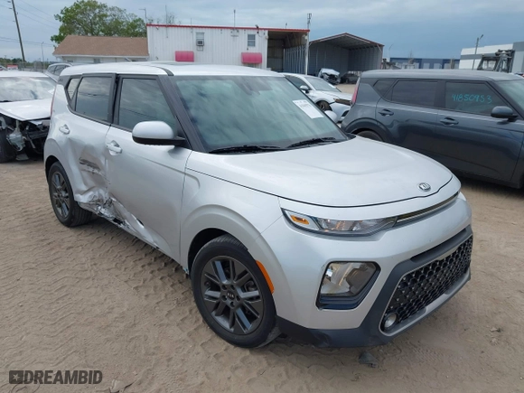 2021 Kia Soul EX with VIN KNDJ33AU5M7790701, listed as a IAAI auction lot 41845976 with 31,350 mi miles. Bid and sale history available at carsss.com. Image 1.