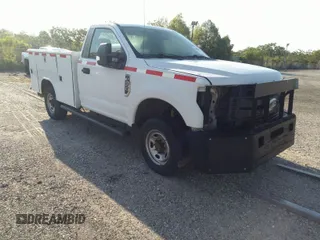 2017 Ford Super Duty F-250 SRW XLT with VIN 1FTBF2BT9HEC33223, listed as a IAAI auction lot 41980301 with 338,522 mi miles. Bid and sale history available at carsss.com. Image 1.