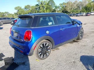 2020 MINI Hardtop Cooper S z VIN WMWXR5C09L2M32640, wystawiony jako IAAI lot #41463311 z przebiegiem 62 050 mil mil oraz . Historia ofert i sprzedaży dostępna na DreamBid. Obrazek 4.