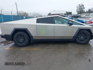 2025 Tesla Cybertruck с VIN 7G2CEHED8SA059806, выставлен на аукционе IAAI как лот 41706116 с пробегом 212 миль миль и . История ставок и продаж доступна на DreamBid. Изображение 13.