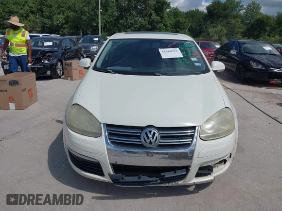 2008 Volkswagen Jetta SE with VIN 3VWRM71K58M083712, listed as a IAAI auction lot 42588922 with Not provided miles and . Bid and sale history available at DreamBid. Image 6.