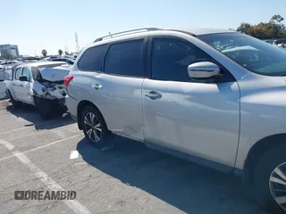 2017 Nissan Pathfinder SL z VIN 5N1DR2MNXHC669407, wystawiony jako IAAI lot #42067850 z przebiegiem 108 269 mil mil oraz . Historia ofert i sprzedaży dostępna na DreamBid. Obrazek 6.