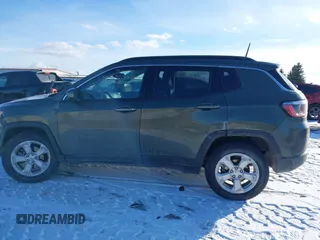 2018 Jeep Compass Latitude with VIN 3C4NJDBB6JT366543, listed as a IAAI auction lot 41553049 with 123,251 mi miles. Bid and sale history available at carsss.com. Image 14.