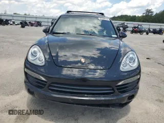 2014 Porsche Cayenne z VIN WP1AA2A20ELA95807, wystawiony jako Copart lot #57442775 z przebiegiem 142 845 mil mil oraz Szkoda całkowita • Salvage title. Historia ofert i sprzedaży dostępna na DreamBid. Obrazek 5.