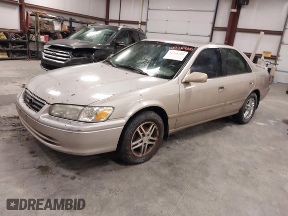 2001 Toyota Camry CE with VIN 4T1BG22K61U095586, listed as a IAAI auction lot 41336260 with 195,023 mi miles. Bid and sale history available at carsss.com. Image 2.