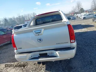 2011 Cadillac Escalade EXT Luxury with VIN 3GYT4MEF3BG221610, listed as a IAAI auction lot 40902182 with 81,580 mi miles. Bid and sale history available at carsss.com. Image 17.