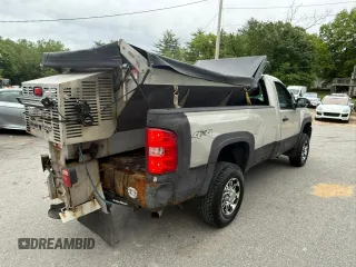 2008 Chevrolet Silverado 3500HD SRW Work Truck z VIN 1GCHK34K68E128686, wystawiony jako Copart lot #58432855 z przebiegiem 172 354 mil mil oraz Tytuł czysty. Historia ofert i sprzedaży dostępna na DreamBid. Obrazek 4.