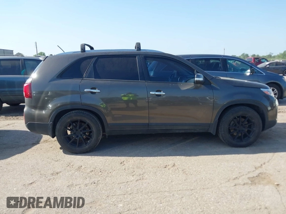 2015 Kia Sorento EX with VIN 5XYKU4A77FG555269, listed as a IAAI auction lot 42014317 with 168,218 mi miles and . Bid and sale history available at carsss.com. Image 13.