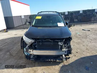 2021 Toyota RAV4 XLE Premium z VIN 2T3C1RFVXMW105387, wystawiony jako IAAI lot #42238526 z przebiegiem 58 627 mil mil oraz . Historia ofert i sprzedaży dostępna na DreamBid. Obrazek 6.
