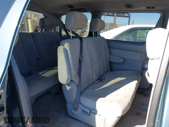 2000 Toyota Sienna CE with VIN 4T3ZF19CXYU261572, listed as a IAAI auction lot 41867445 with 204,765 mi miles. Bid and sale history available at carsss.com. Image 8.