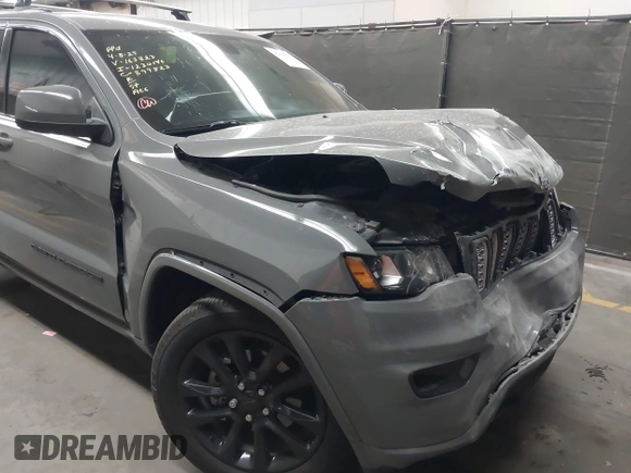 2020 Jeep Grand Cherokee Altitude z VIN 1C4RJFAG0LC163818, wystawiony jako IAAI lot #42009857 z przebiegiem 77 843 mil mil oraz . Historia ofert i sprzedaży dostępna na DreamBid. Obrazek 6.