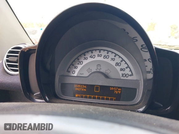 2013 Smart fortwo Pure z VIN WMEEJ3BA9DK608864, wystawiony jako IAAI lot #42314857 z przebiegiem 159 513 mil mil oraz . Historia ofert i sprzedaży dostępna na DreamBid. Obrazek 7.