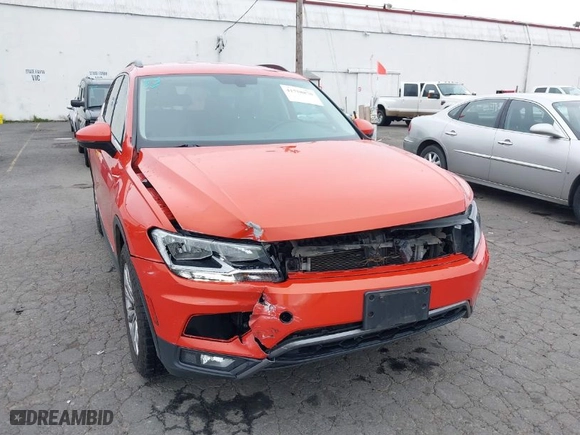 2018 Volkswagen Tiguan SEL with VIN 3VV2B7AX2JM006115, listed as a IAAI auction lot 41758870 with 87,286 mi miles. Bid and sale history available at carsss.com. Image 6.