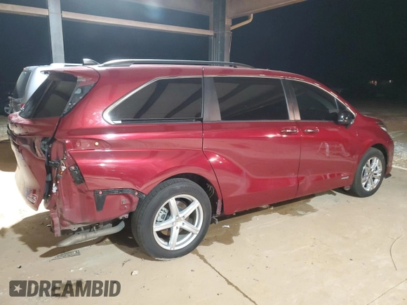 2021 Toyota Sienna XSE with VIN 5TDDSKFC4MS003737, listed as a Copart auction lot 83232334 with 63,938 mi miles and Salvage Title. Bid and sale history available at carsss.com. Image 3.