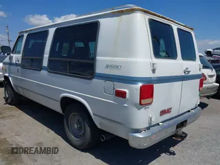 1993 GMC Vandura z VIN 1GDEG25K8PF505973, wystawiony jako IAAI lot #42094929 z przebiegiem 207 036 mil mil oraz . Historia ofert i sprzedaży dostępna na DreamBid. Obrazek 3.