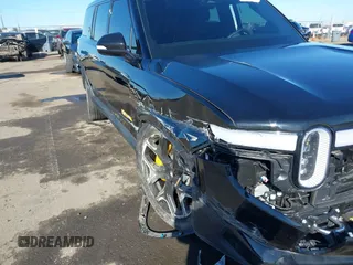 2024 Rivian R1S Adventure z VIN 7PDSGABA8RN039833, wystawiony jako IAAI lot #41867083 z przebiegiem Nie podano mil oraz . Historia ofert i sprzedaży dostępna na DreamBid. Obrazek 6.