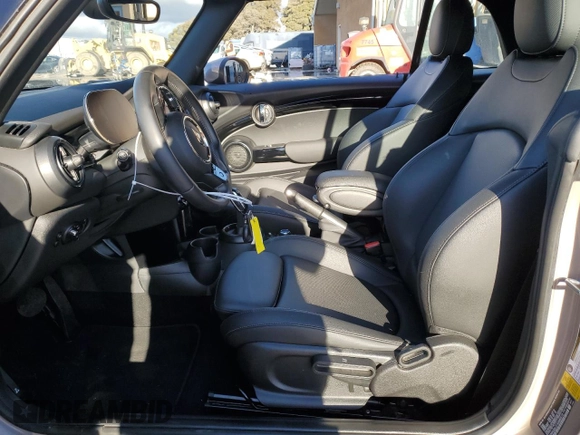 2024 MINI Convertible Cooper S с VIN WMW43DL01R3R80570, выставлен на аукционе Copart как лот 79773694 с пробегом 21 612 миль миль и Чистый • Clean title. История ставок и продаж доступна на DreamBid. Изображение 7.