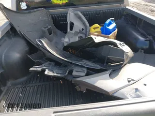 2004 Nissan Frontier XE z VIN 1N6ED27T84C446582, wystawiony jako IAAI lot #41428931 z przebiegiem Nie podano mil oraz . Historia ofert i sprzedaży dostępna na DreamBid. Obrazek 12.