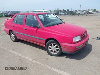 1994 Volkswagen Jetta z VIN 3VWRC81H2RM073783, wystawiony jako IAAI lot #42118895 z przebiegiem 16 786 mil mil oraz . Historia ofert i sprzedaży dostępna na DreamBid. Obrazek 1.