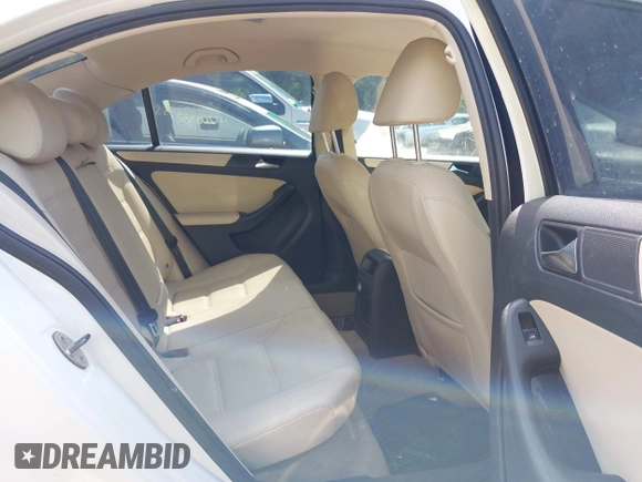 2011 Volkswagen Jetta SE z VIN 3VWDX7AJ4BM052225, wystawiony jako IAAI lot #42192222 z przebiegiem 324 889 mil mil oraz . Historia ofert i sprzedaży dostępna na DreamBid. Obrazek 8.