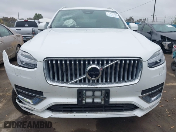 2024 Volvo XC90 Plus Bright Theme with VIN YV4062PE6R1226477, listed as a IAAI auction lot 41882985 with 15,057 mi miles and . Bid and sale history available at DreamBid. Image 13.