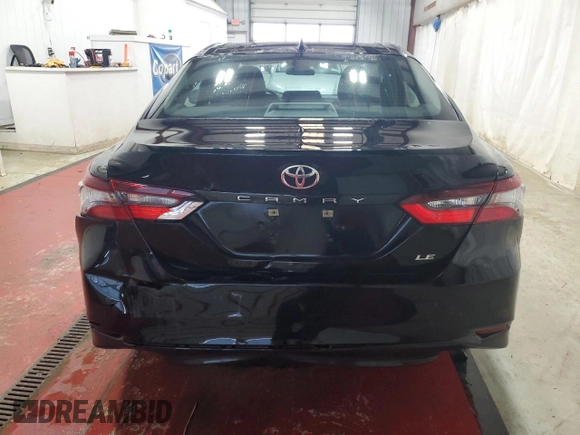 2024 Toyota Camry LE z VIN 4T1C11AK7RU221810, wystawiony jako Copart lot #57886175 z przebiegiem 31 492 mil mil oraz Czysty tytuł • Clean title. Historia ofert i sprzedaży dostępna na DreamBid. Obrazek 6.
