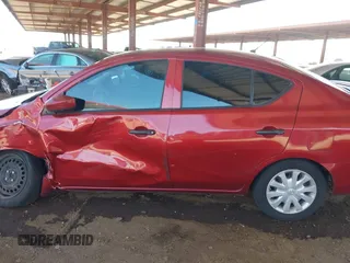 2016 Nissan Versa S z VIN 3N1CN7AP0GL840640, wystawiony jako IAAI lot #41986023 z przebiegiem Nie podano mil oraz . Historia ofert i sprzedaży dostępna na DreamBid. Obrazek 14.