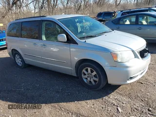 2012 Chrysler Town & Country Touring z VIN 2C4RC1BG8CR159275, wystawiony jako IAAI lot #41810553 z przebiegiem 184 112 mil mil oraz . Historia ofert i sprzedaży dostępna na DreamBid. Obrazek 1.