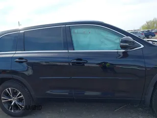 2016 Toyota Highlander XLE z VIN 5TDJKRFH3GS269861, wystawiony jako IAAI lot #42199493 z przebiegiem 94 237 mil mil oraz . Historia ofert i sprzedaży dostępna na DreamBid. Obrazek 13.