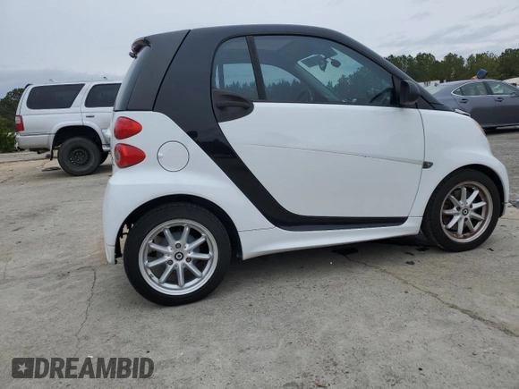 2015 Smart fortwo Passion z VIN WMEEJ9AA9FK834118, wystawiony jako Copart lot #45891925 z przebiegiem Nie podano mil oraz Czysty tytuł • Clean title. Historia ofert i sprzedaży dostępna na DreamBid. Obrazek 3.