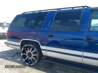 1996 Chevrolet Suburban with VIN 1GNEC16R3TJ375251, listed as a IAAI auction lot 41687460 with 262,907 mi miles. Bid and sale history available at carsss.com. Image 6.