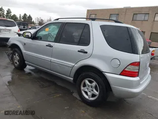 2001 Mercedes-Benz M-Class with VIN 4JGAB54E61A237617, listed as a IAAI auction lot 41788348 with 178,752 mi miles. Bid and sale history available at carsss.com. Image 3.