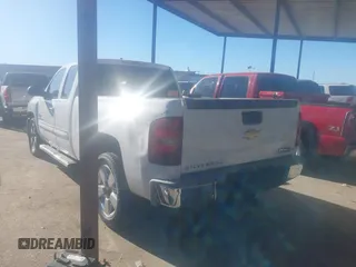 2010 Chevrolet Silverado 1500 LT with VIN 1GCSCSE02AZ299105, listed as a IAAI auction lot 41402009 with 201,673 mi miles and . Bid and sale history available at DreamBid. Image 3.