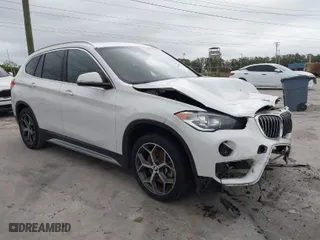 2018 BMW X1 xDrive28i with VIN WBXHT3C37J3H33461, listed as a IAAI auction lot 40997589 with NaN miles. Bid and sale history available at carsss.com. Image 1.