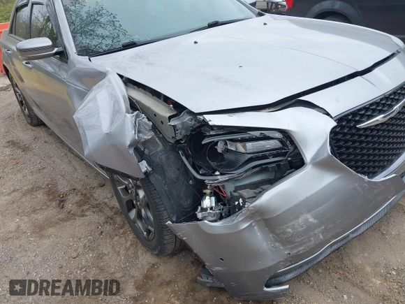 2016 Chrysler 300 S z VIN 2C3CCAGG7GH152395, wystawiony jako IAAI lot #42067089 z przebiegiem 127 300 mil mil oraz . Historia ofert i sprzedaży dostępna na DreamBid. Obrazek 6.