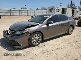 2024 Toyota Camry LE z VIN 4T1C11AKXRU861803, wystawiony jako Copart lot #53028285 z przebiegiem 31 609 mil mil oraz Szkoda całkowita • Salvage title. Historia ofert i sprzedaży dostępna na DreamBid. Obrazek 1.