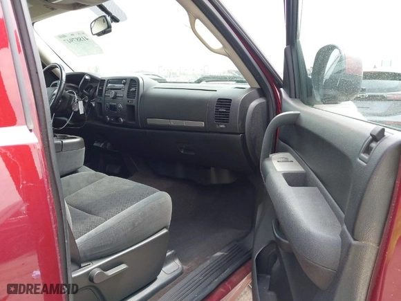 2008 Chevrolet Silverado 1500 LTZ with VIN 3GCEC13J18G212369, listed as a IAAI auction lot 41887947 with 318,161 mi miles. Bid and sale history available at carsss.com. Image 5.