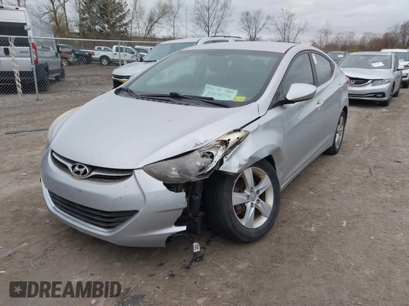 2013 Hyundai Elantra GLS z VIN 5NPDH4AE8DH274678, wystawiony jako IAAI lot #42038774 z przebiegiem 171 504 mil mil oraz . Historia ofert i sprzedaży dostępna na DreamBid. Obrazek 17.