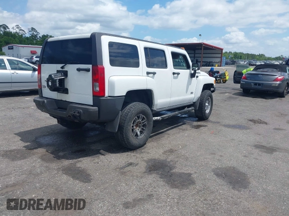 2007 Hummer H3 SUV with VIN 5GTDN13E878157795, listed as a IAAI auction lot 42131431 with 181,916 mi miles. Bid and sale history available at carsss.com. Image 4.