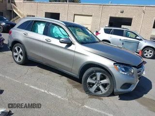 2019 Mercedes-Benz GLC 300 z VIN WDC0G4KB9KF606523, wystawiony jako IAAI lot #42301376 z przebiegiem 61 961 mil mil oraz . Historia ofert i sprzedaży dostępna na DreamBid. Obrazek 1.